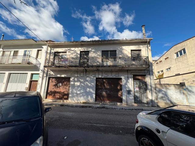 Locale Commerciale in vendita a Bojano, Molise