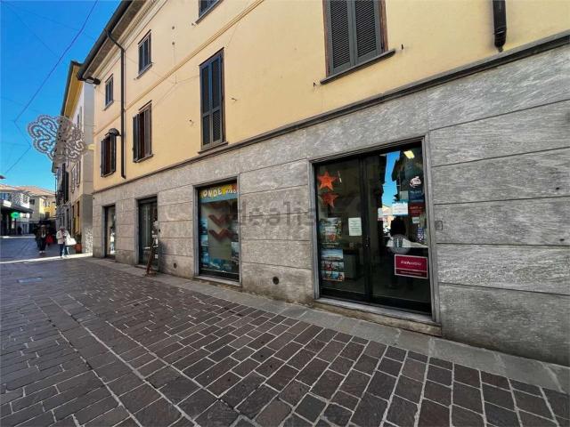Locale Commerciale in vendita a Cantù, Como