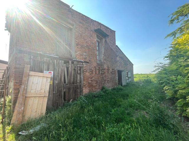 Locale Commerciale in vendita a Legnago, Veneto