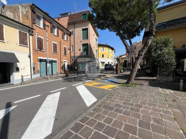 Locale Commerciale in vendita a Rivoltella del Garda, Desenzano Del Garda