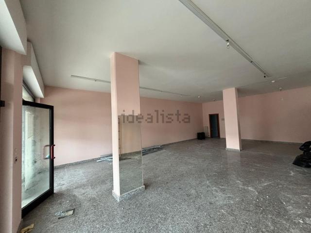 Locale Commerciale in vendita a Villa Pavone, Teramo