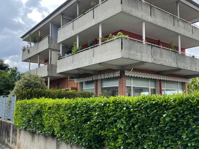 Locale Commerciale in vendita a Villa, Cassano Magnago