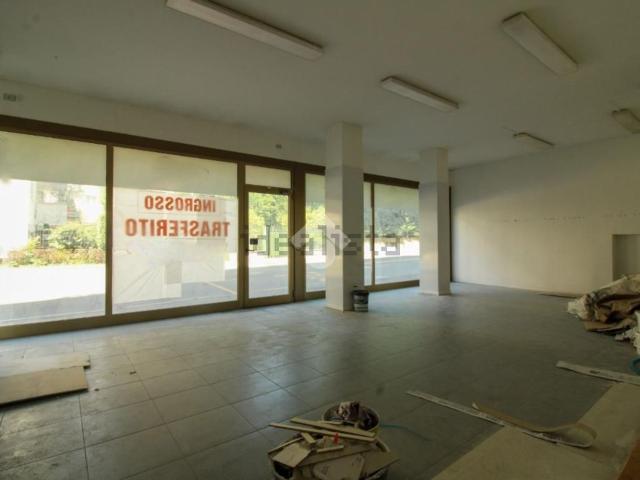 Locale Commerciale in vendita a Città Alta, Bergamo