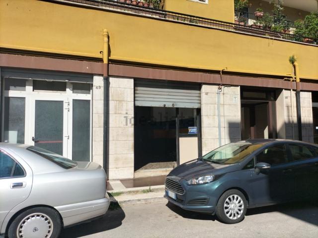Locale Commerciale in vendita a Puglia, Bari