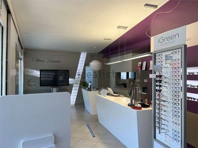 Locale Commerciale in vendita a Castelnovo, Isola Vicentina