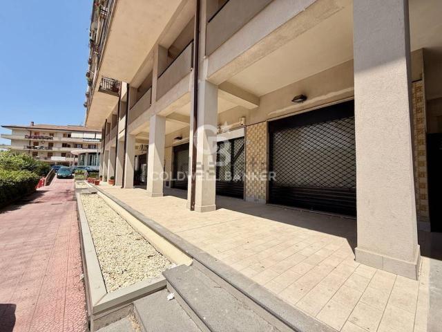 Locale Commerciale in vendita a Loreto, Acireale
