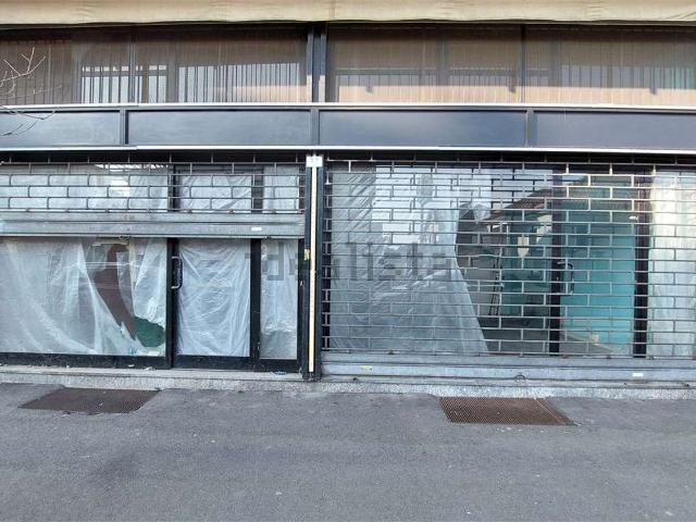 Locale Commerciale in vendita a Abbiategrasso, Lombardia