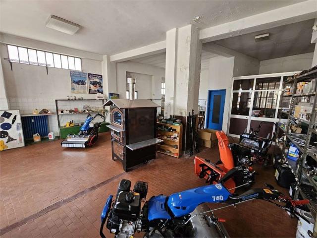 Locale Commerciale in vendita a Piemonte, Cuneo