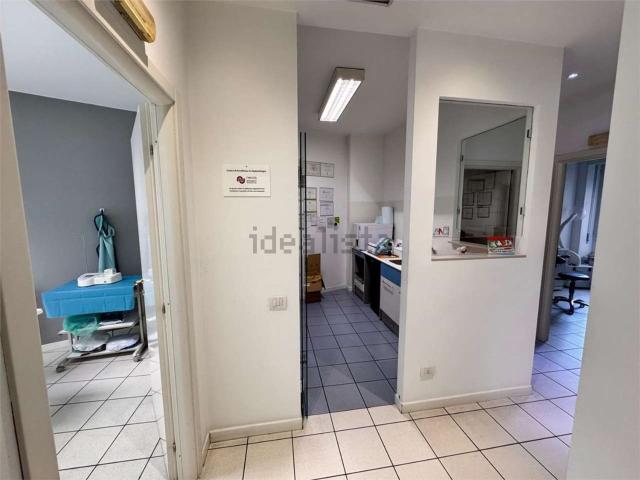 Locale Commerciale in vendita a Como, Lombardia