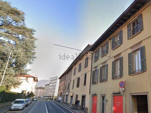 Locale Commerciale in vendita a Bergamo, Lombardia