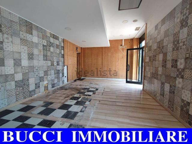 Locale Commerciale in vendita a Zanni, Pescara