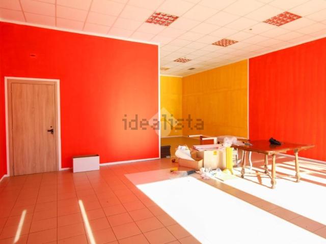 Locale Commerciale in vendita a Almenno San Bartolomeo, Lombardia