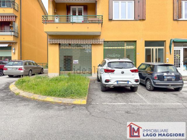 Locale Commerciale in vendita a Baraggiola, Ispra