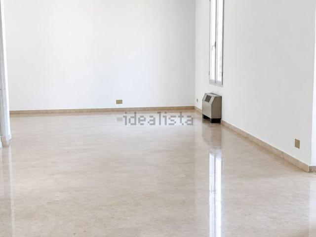 Locale Commerciale in vendita a Bambins, Gemona del Friuli / Glemone