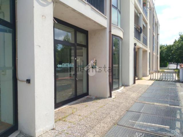 Locale Commerciale in vendita a Roncadelle, Lombardia
