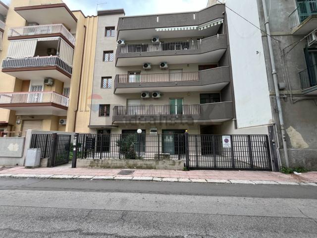 Locale Commerciale in vendita a Puglia, Taranto