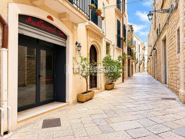 Locale Commerciale in vendita a Puglia, Bari