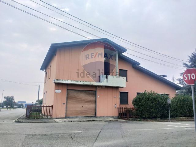 Locale Commerciale in vendita a Piemonte, Biella