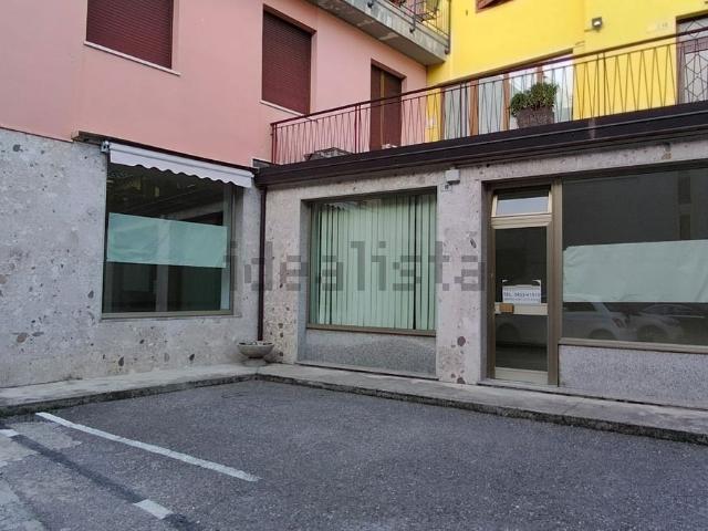 Locale Commerciale in vendita a Tolmezzo, Friuli-Venezia Giulia
