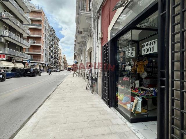 Locale Commerciale in vendita a Municipio 1, Puglia