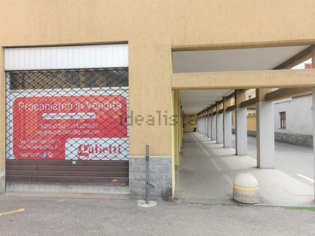 Locale Commerciale in vendita a Landriano, Lombardia