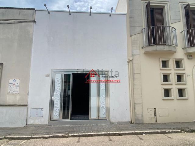 Locale Commerciale in vendita a Presicce, Puglia