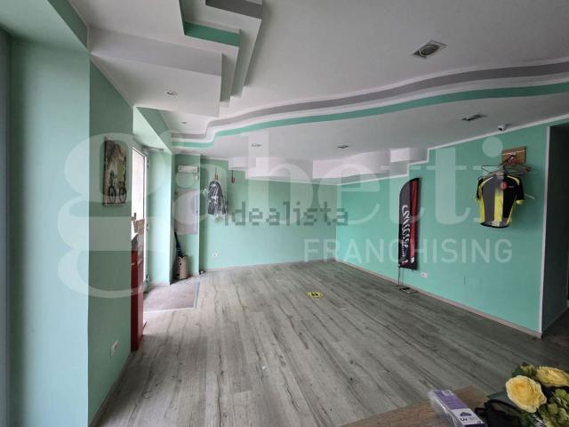 Locale Commerciale in vendita a Isernia, Molise