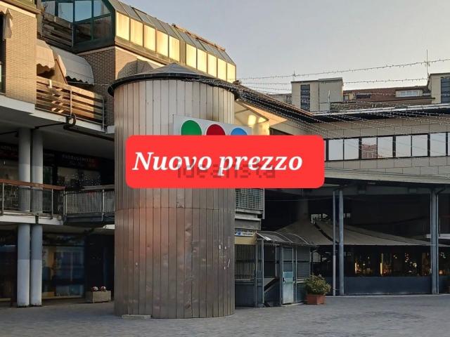 Locale Commerciale in vendita a Rivoli, Torino