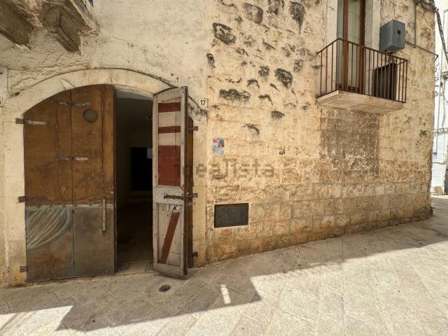 Locale Commerciale in vendita a Puglia, Bari