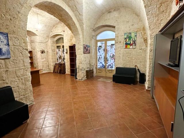 Locale Commerciale in vendita a Puglia, Bari