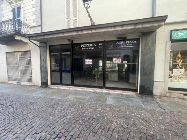 Locale Commerciale in vendita a Centro, Piemonte