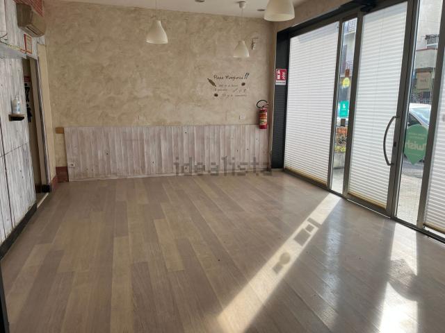 Locale Commerciale in vendita a Prataccio, Campi Bisenzio