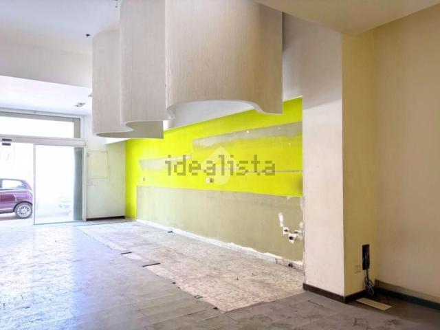 Locale Commerciale in vendita a Puglia, Bari