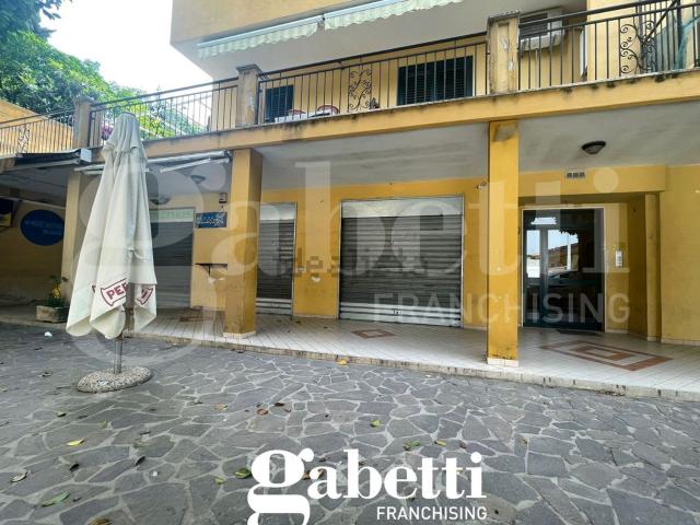 Locale Commerciale in vendita a Vitulazio, Campania