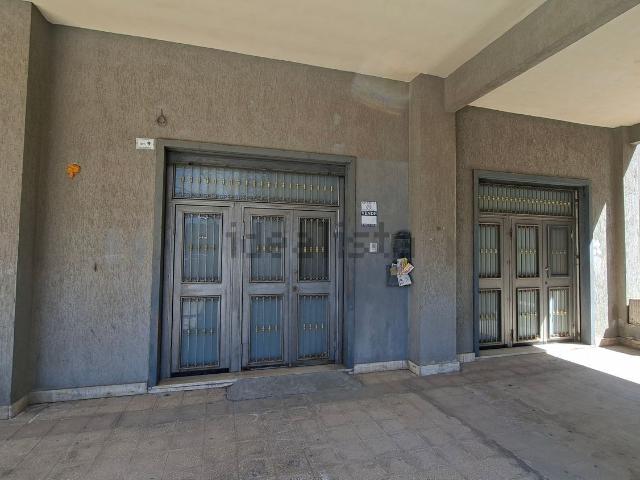 Locale Commerciale in vendita a Paternò, Sicilia