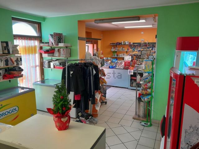 Locale Commerciale in vendita a Trecastelli, Marche