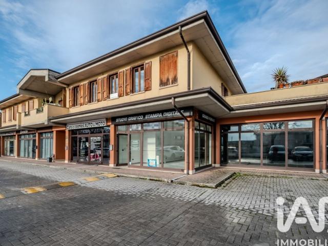 Locale Commerciale in vendita a Montichiari, Lombardia