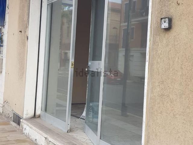 Locale Commerciale in vendita a Marche, Macerata