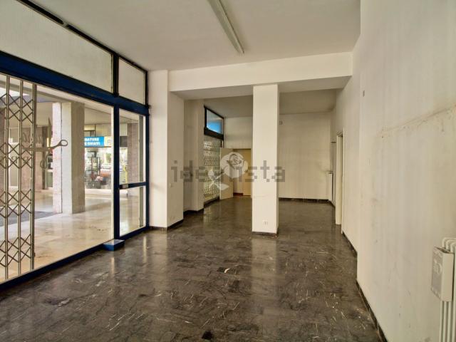 Locale Commerciale in vendita a Borgo Aquileia, Reana Del Roiale