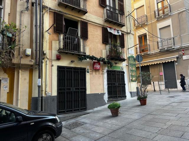 Locale Commerciale in vendita a Lapola/Marina, Cagliari