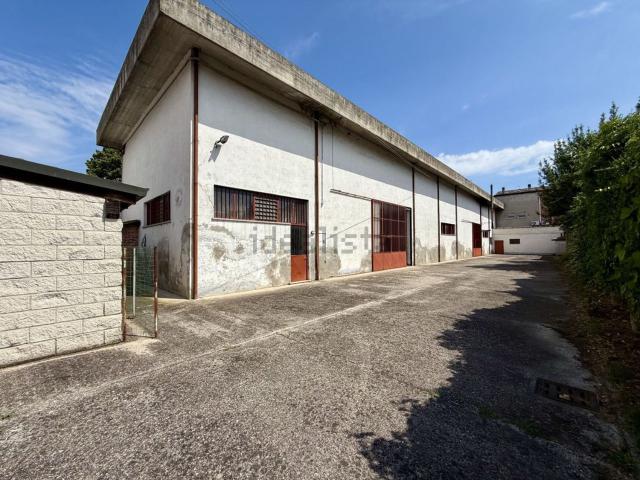 Locale Commerciale in vendita a San Vito, Cerea