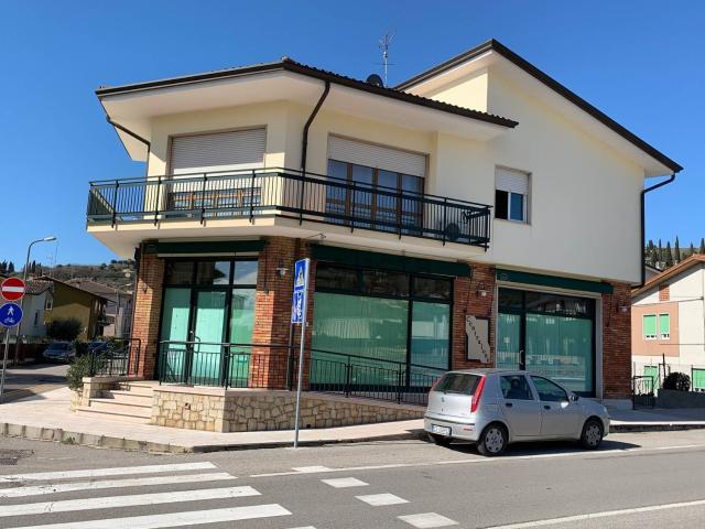 Locale Commerciale in vendita a Domegliara, Sant'Ambrogio di Valpolicella