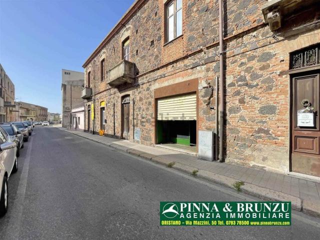 Locale Commerciale in vendita a Su Brugu, Oristano
