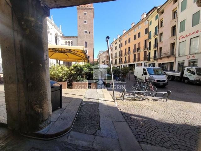 Locale Commerciale in vendita a Vicenza, Veneto