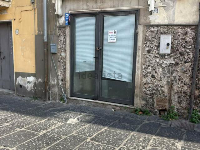 Locale Commerciale in vendita a Pianesi, Cava de' Tirreni