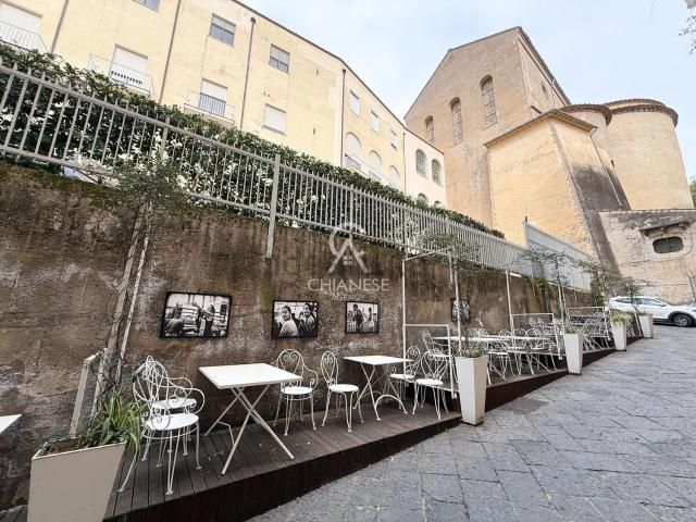Locale Commerciale in vendita a Salerno, Campania