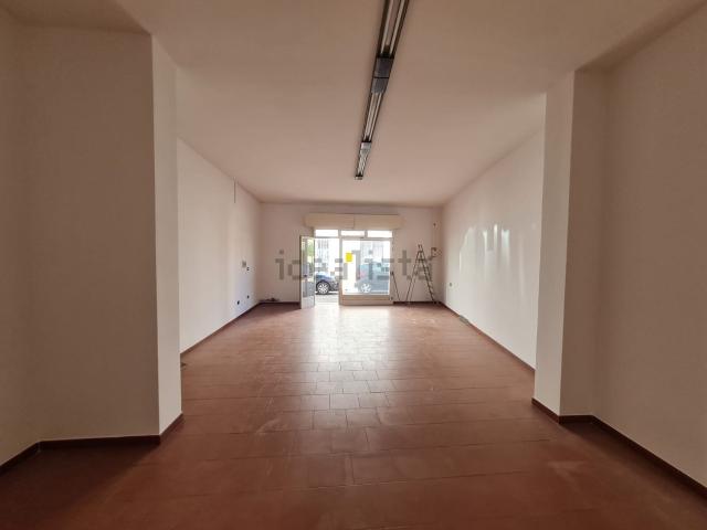 Locale Commerciale in vendita a Puglia, Lecce