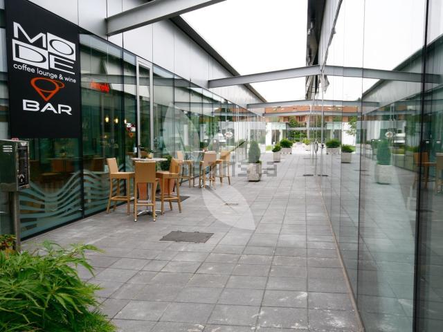 Locale Commerciale in vendita a Lubiana, Sorbolo