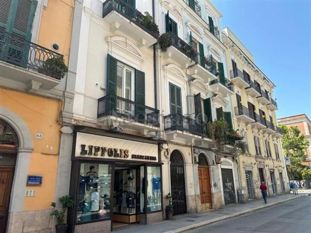Locale Commerciale in vendita a Municipio 1, Puglia