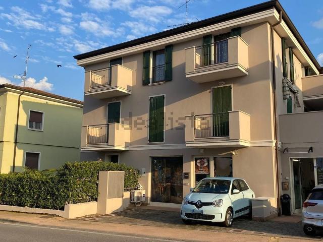 Locale Commerciale in vendita a Rivoltella del Garda, Desenzano Del Garda